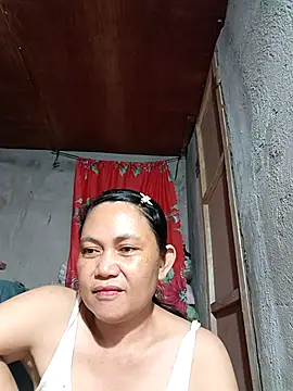 Snapshot of Everleigh_mom chatting on 09/19/25, 10:38 Everleigh mom online show from 09/19/25, 10:38