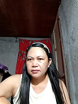 Snapshot of Everleigh_mom chatting on 09/22/25, 08:11 Everleigh mom online show from 09/22/25, 08:11