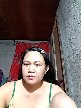 Snapshot of Everleigh_mom chatting on 09/24/25, 10:29 Everleigh mom online show from 09/24/25, 10:29