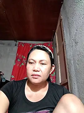 Snapshot of Everleigh_mom chatting on 09/25/25, 10:41 Everleigh mom online show from 09/25/25, 10:41