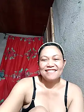 Snapshot of Everleigh_mom chatting on 09/28/25, 07:58 Everleigh mom online show from 09/28/25, 07:58