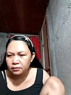 Snapshot of Everleigh_mom chatting on 09/28/25, 08:03 Everleigh mom online show from 09/28/25, 08:03