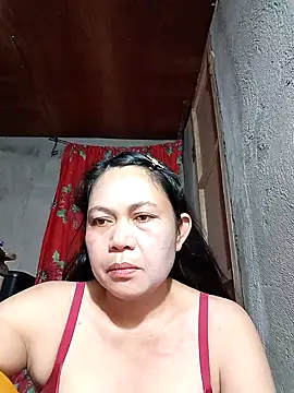 Snapshot of Everleigh_mom chatting on 10/01/25, 05:35 Everleigh mom online show from 10/01/25, 05:35