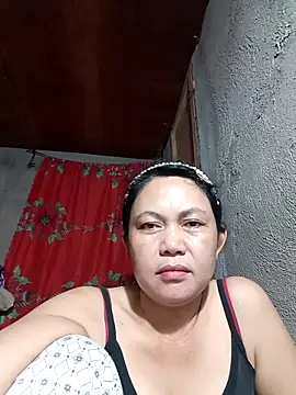 Snapshot of Everleigh_mom chatting on 10/02/25, 10:44 Everleigh mom online show from 10/02/25, 10:44