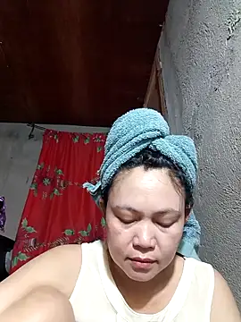 Snapshot of Everleigh_mom chatting on 10/03/25, 02:30 Everleigh mom online show from 10/03/25, 02:30