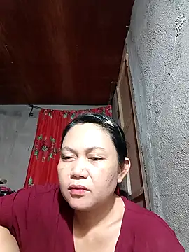 Snapshot of Everleigh_mom chatting on 10/06/25, 10:34 Everleigh mom online show from 10/06/25, 10:34