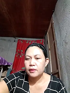 Snapshot of Everleigh_mom chatting on 10/10/25, 10:47 Everleigh mom online show from 10/10/25, 10:47