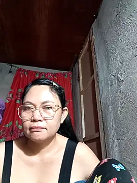 Snapshot of Everleigh_mom chatting on 10/15/25, 10:32 Everleigh mom online show from 10/15/25, 10:32