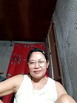 Everleigh mom online show from 10/23/25, 08:13