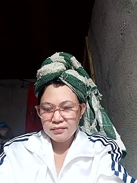 Everleigh mom online show from 01/16/26, 01:42