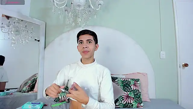 Snapshot of JoshuaSanzz chatting on 10/12/25, 03:38 JoshuaSanzz online show from 10/12/25, 03:38