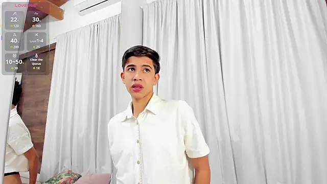 Snapshot of JoshuaSanzz chatting on 10/13/25, 03:28 JoshuaSanzz online show from 10/13/25, 03:28