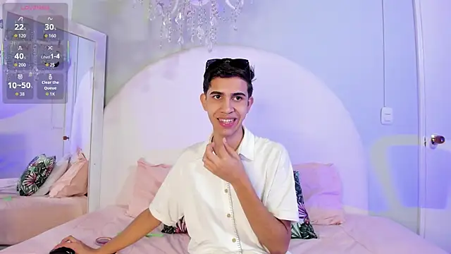 Snapshot of JoshuaSanzz chatting on 10/25/25, 03:36 JoshuaSanzz online show from 10/25/25, 03:36