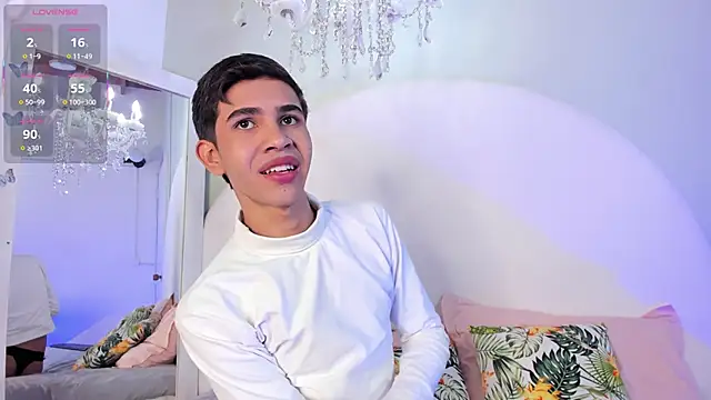 Snapshot of JoshuaSanzz chatting on 11/01/25, 03:41 JoshuaSanzz online show from 11/01/25, 03:41