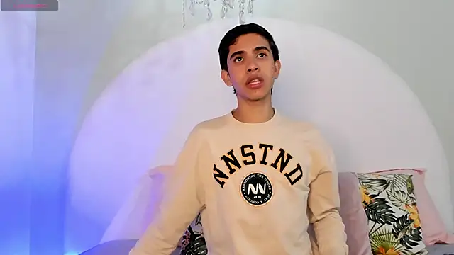 Snapshot of JoshuaSanzz chatting on 12/18/25, 02:28 JoshuaSanzz online show from 12/18/25, 02:28