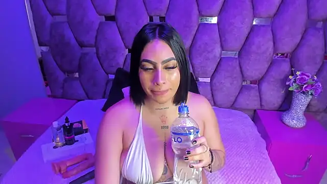Snapshot of nikky_latin chatting on 09/25/25, 03:21 nikky latin online show from 09/25/25, 03:21