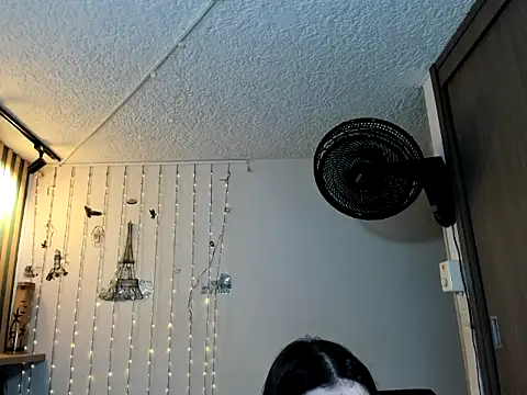 Snapshot of maira_tf chatting on 11/28/25, 04:26 maira tf online show from 11/28/25, 04:26