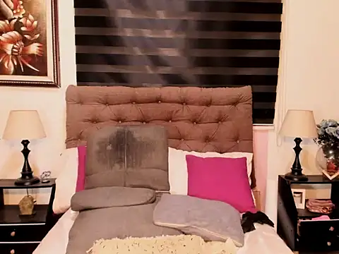 UrnextDoorTS online show from 12/15/25, 01:21