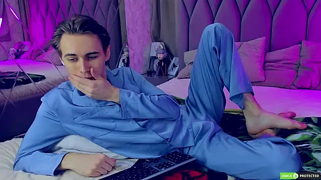 WilliamDyson online show from 11/08/25, 03:07