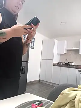 Fernandar2025 online show from 04/21/26, 04:34