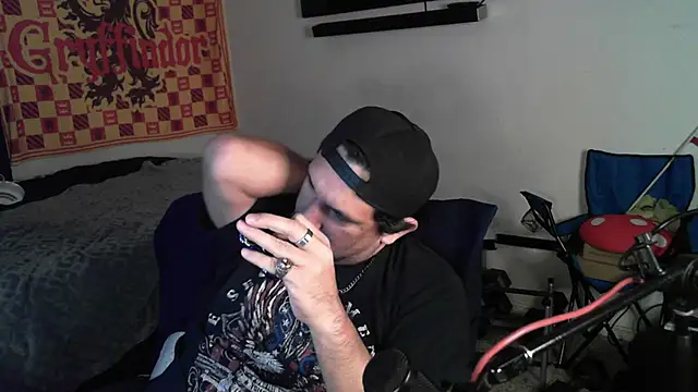 Snapshot of DevilPup75_ chatting on 10/27/25, 04:27 DevilPup75  online show from 10/27/25, 04:27
