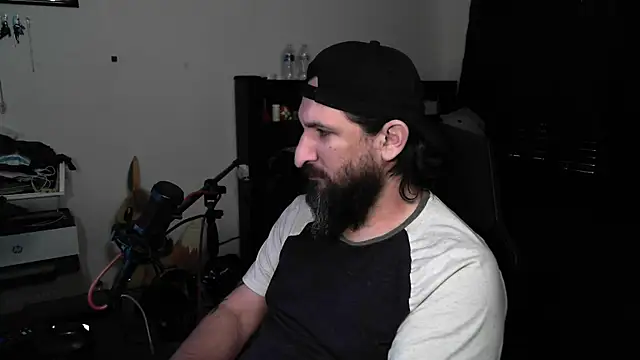 Snapshot of DevilPup75_ chatting on 05/15/26, 08:38 DevilPup75 online show from 05/15/26, 08:38