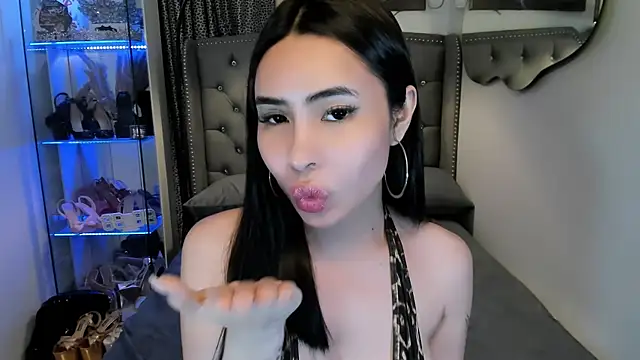 Claudia empress online show from 10/24/25, 08:27