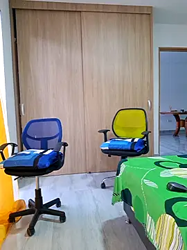 Snapshot of skinny23cm chatting on 12/04/24, 11:30 skinny23cm online show from 12/04/24, 11:30