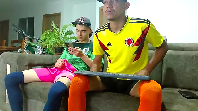 Snapshot of skinny23cm chatting on 12/11/24, 10:03 skinny23cm online show from 12/11/24, 10:03