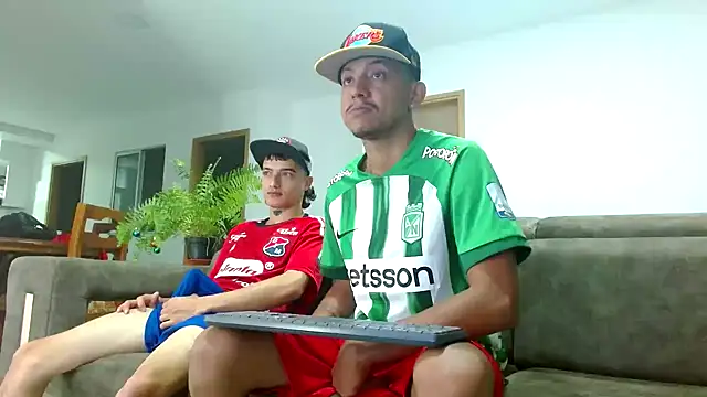 Snapshot of skinny23cm chatting on 12/12/24, 07:41 skinny23cm online show from 12/12/24, 07:41