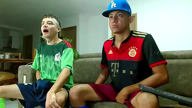 Snapshot of skinny23cm chatting on 12/17/24, 09:50 skinny23cm online show from 12/17/24, 09:50