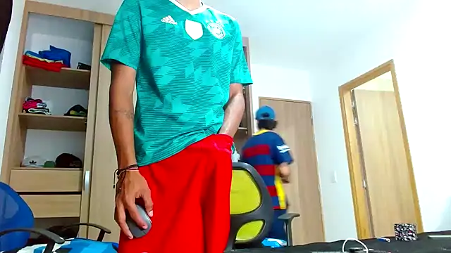 Snapshot of skinny23cm chatting on 01/07/25, 09:40 skinny23cm online show from 01/07/25, 09:40