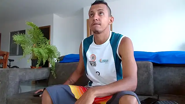 Snapshot of skinny23cm chatting on 01/12/25, 12:12 skinny23cm online show from 01/12/25, 12:12