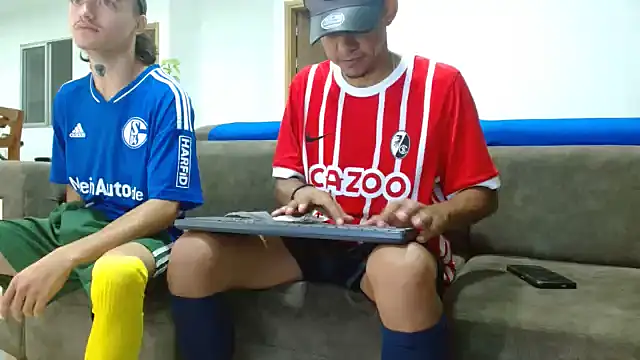 Snapshot of skinny23cm chatting on 01/15/25, 10:06 skinny23cm online show from 01/15/25, 10:06