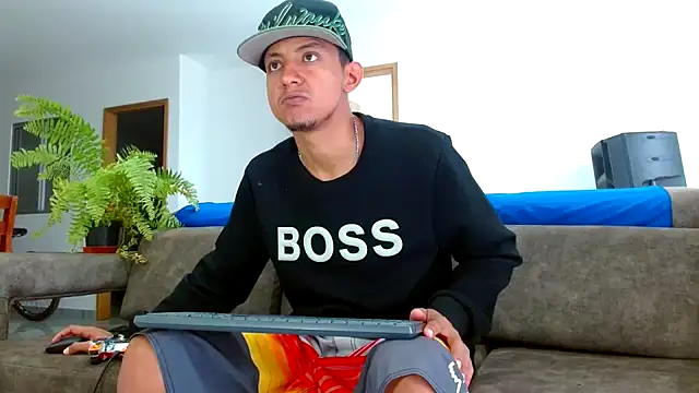 Snapshot of skinny23cm chatting on 01/28/25, 12:54 skinny23cm online show from 01/28/25, 12:54