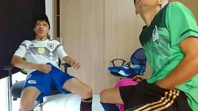 Snapshot of skinny23cm chatting on 02/05/25, 12:06 skinny23cm online show from 02/05/25, 12:06