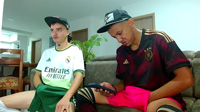 Snapshot of skinny23cm chatting on 02/14/25, 09:24 skinny23cm online show from 02/14/25, 09:24