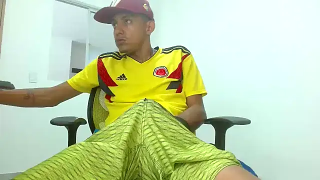 Snapshot of skinny23cm chatting on 02/25/25, 07:36 skinny23cm online show from 02/25/25, 07:36