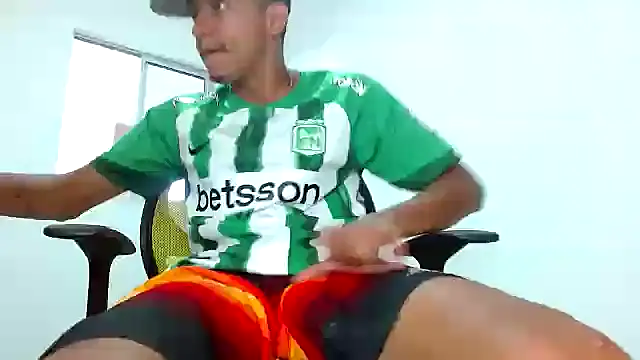 Snapshot of skinny23cm chatting on 03/01/25, 04:00 skinny23cm online show from 03/01/25, 04:00