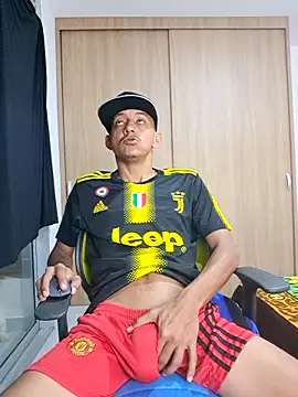 Snapshot of skinny23cm chatting on 03/11/25, 09:13 skinny23cm online show from 03/11/25, 09:13