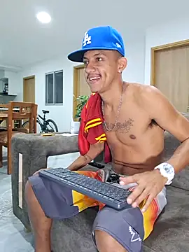 Snapshot of skinny23cm chatting on 03/20/25, 09:15 skinny23cm online show from 03/20/25, 09:15