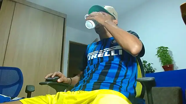 Snapshot of skinny23cm chatting on 09/16/25, 10:27 skinny23cm online show from 09/16/25, 10:27