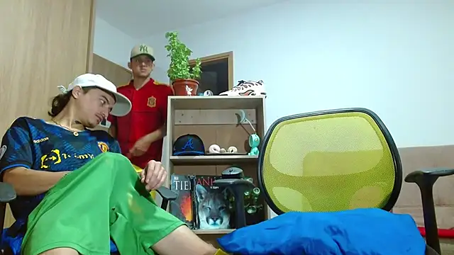 Snapshot of skinny23cm chatting on 10/18/25, 10:49 skinny23cm online show from 10/18/25, 10:49