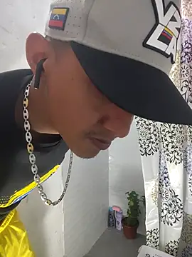 skinny23cm online show from 03/18/26, 07:28