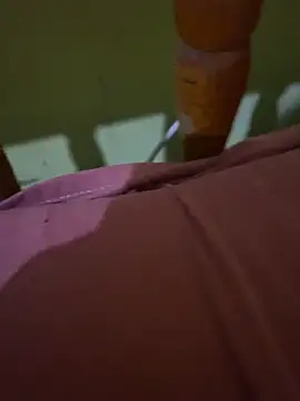 Snapshot of nimaboy21 chatting on 10/23/25, 04:50 nimaboy21 online show from 10/23/25, 04:50