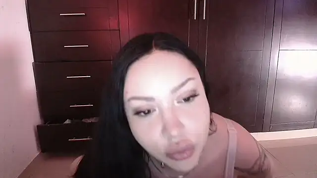 Snapshot of DreamGirl18 chatting on 10/29/25, 04:04 DreamGirl18 online show from 10/29/25, 04:04