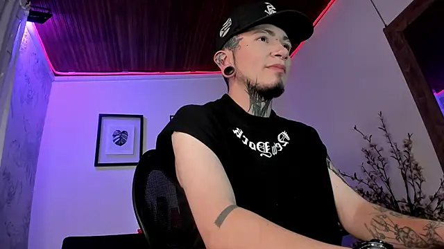 tyler jones  online show from 10/01/25, 04:07