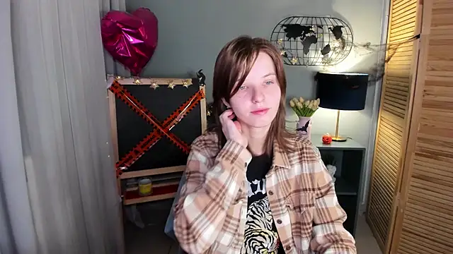 Snapshot of Madelaineses chatting on 10/21/25, 09:21 Madelaineses online show from 10/21/25, 09:21