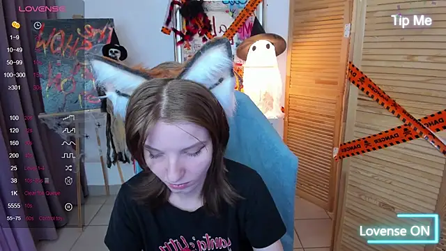 Snapshot of Madelaineses chatting on 10/31/25, 11:44 Madelaineses online show from 10/31/25, 11:44