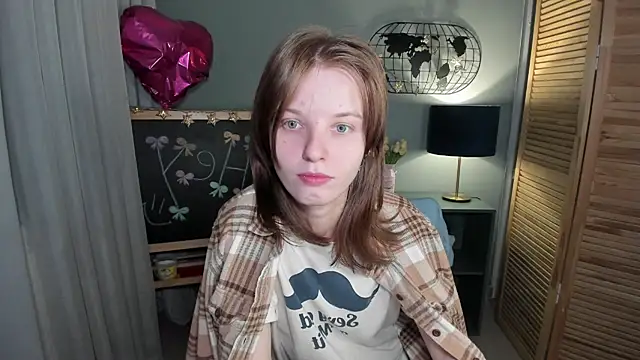 Snapshot of Madelaineses chatting on 11/11/25, 10:48 Madelaineses online show from 11/11/25, 10:48